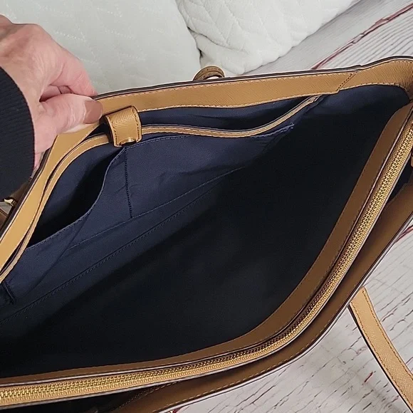 Tory Burch Tan Tote Bag - Picture 11 of 12